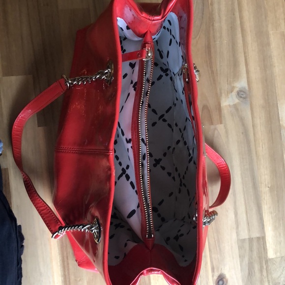 Kate Spade red patent leather shoulder bag with gold chains - Picture 4 of 7